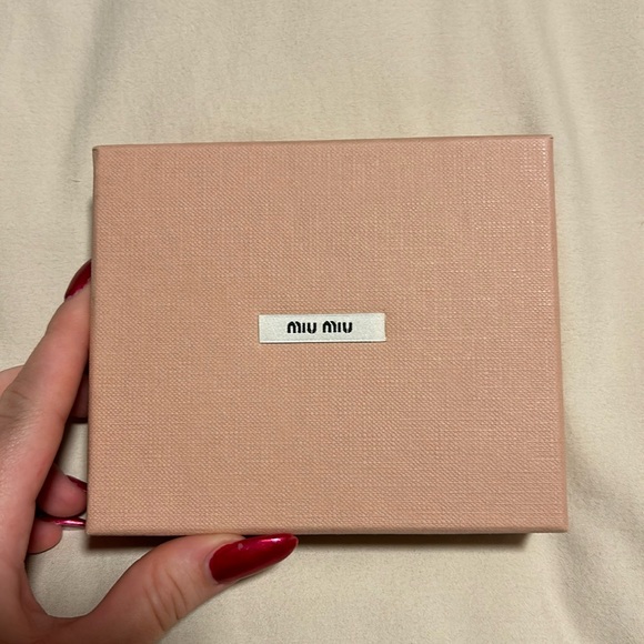 Miu Miu Box - Picture 1 of 3
